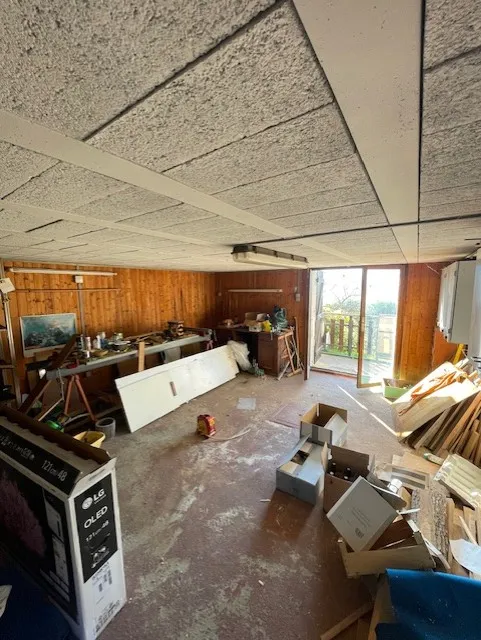 Pièce débarrassée de ses encombrants